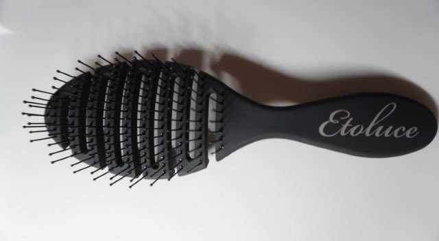 エトルーチェ（ヘアブラシ）の画像